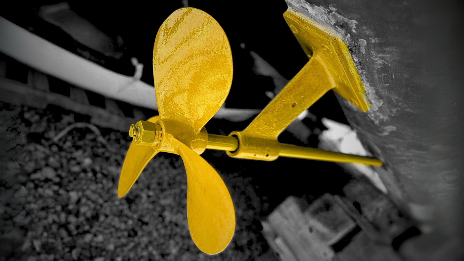 https://propspeed.sgp1.digitaloceanspaces.com/Black-and-Gold-Props/6-Propspeed-Applied-to-a-sail-boat-prop.jpg