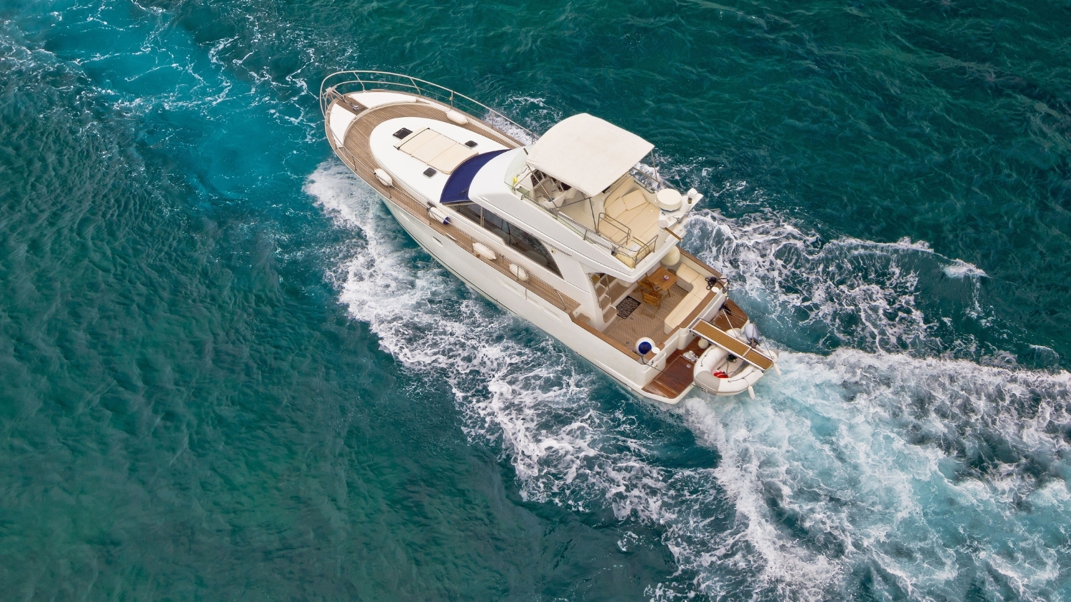 https://propspeed.sgp1.digitaloceanspaces.com/Like-A-Pro/Gallery/13-boat-like-a-pro-yacht.jpg