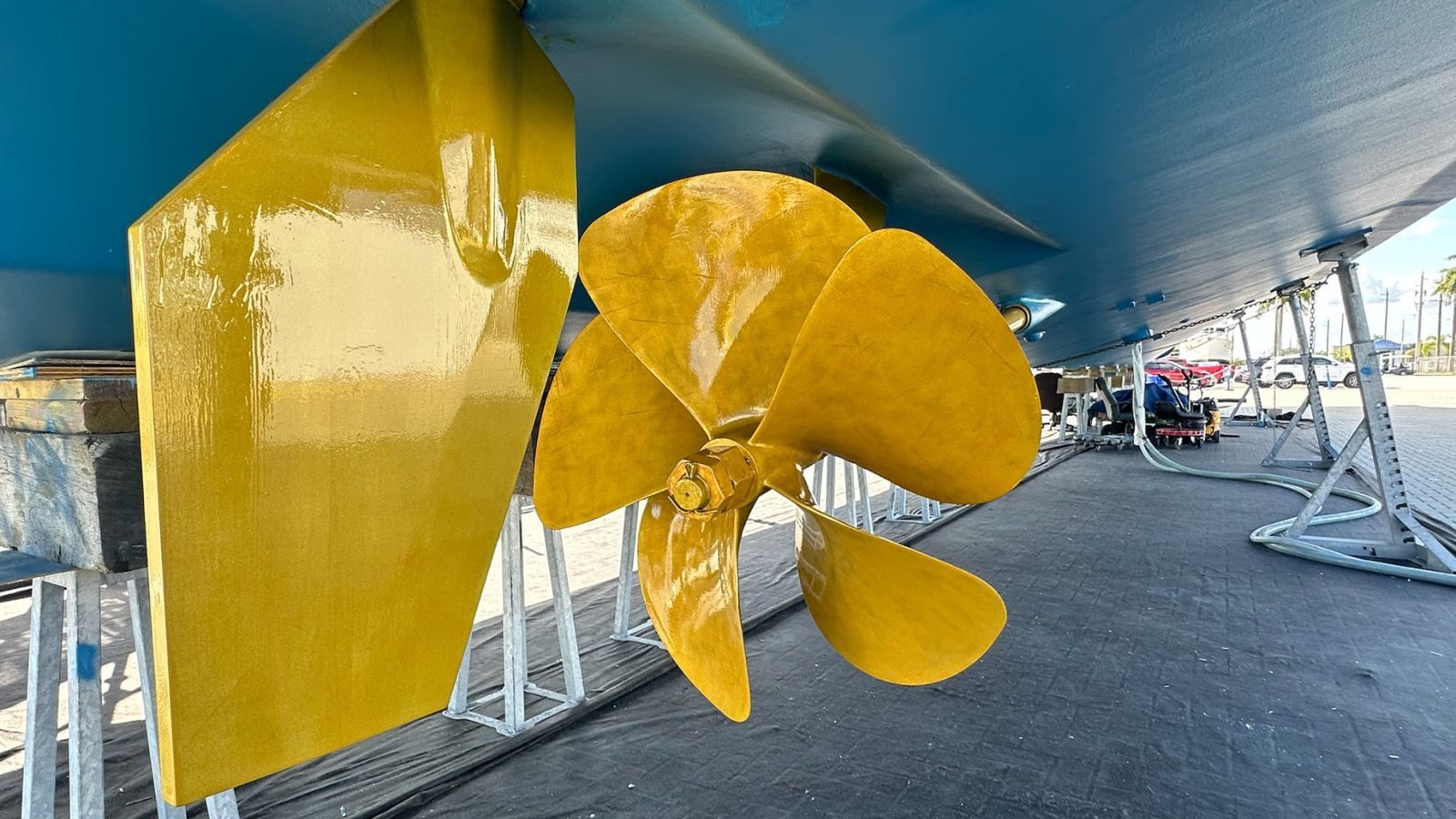 https://propspeed.sgp1.digitaloceanspaces.com/Propspeed-Product/Propspeed-Gallery/3-Propspeed-gold-propeller-coating.jpg